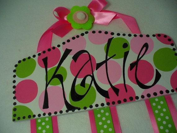 Plaque Bow Holder Pink and Green Bubble-plaque bow holder, hair bows, hair bow holders, tutu, tooth fairy pillows, headbands, pendants, charms, hairbow, hairbow holder, barrette holder, personalize hair bow holder, hairbows, ballerina bow holder, ballet bow holder, animal print bow holder, tooth pillow, party hats, birthday party hat, 1st birthday party hat, 1st birthday